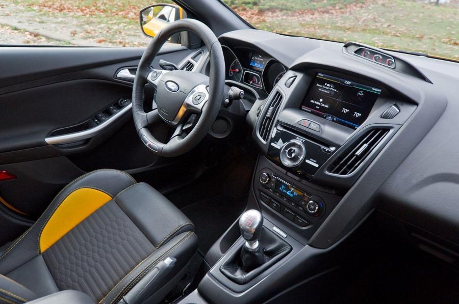  Ford Focus ST 2013 года  (фото 23 из 92)